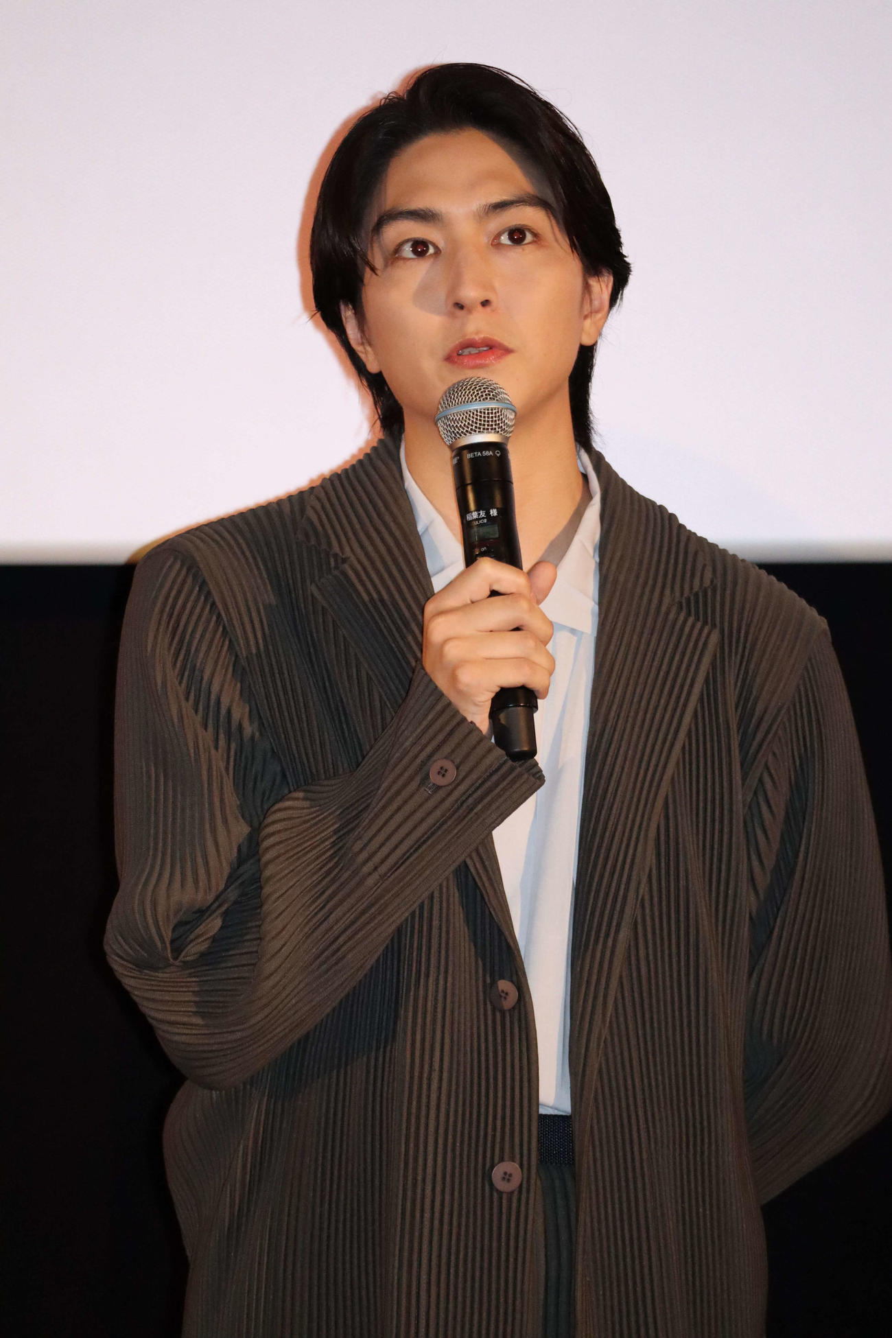 映画「＃ミトヤマネ」の初日舞台あいさつに出席した稲葉友