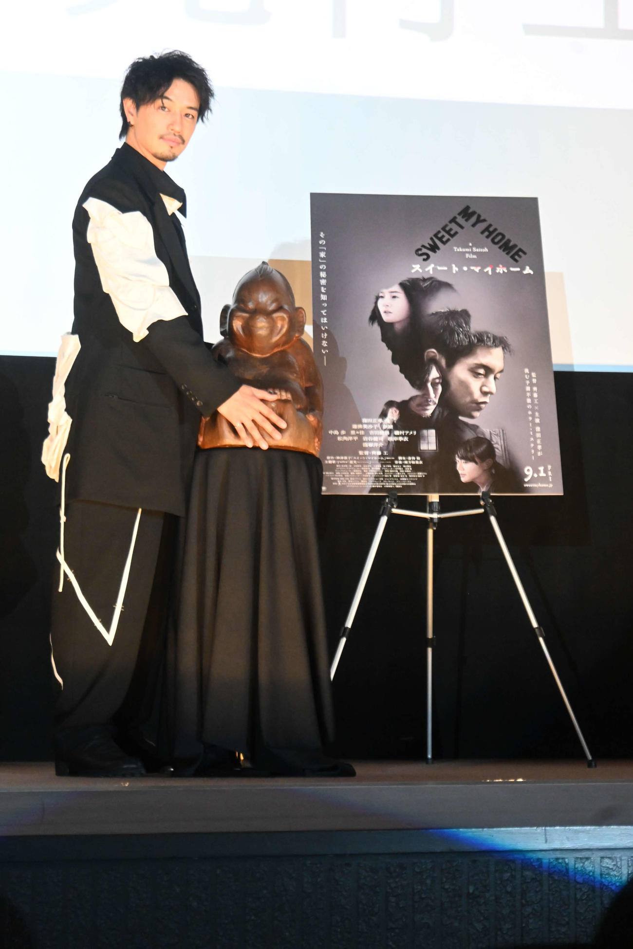 監督作品「スイート・マイホーム」の大阪での先行上映の舞台あいさつに登壇した斎藤工（撮影・松浦隆司）