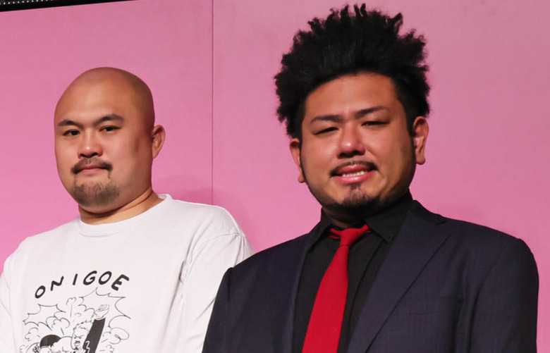 鬼越トマホークの坂井良多（左）と金ちゃん（2021年12月撮影）
