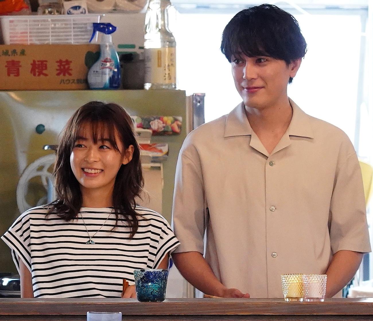「真夏のシンデレラ」に出演する森七菜、間宮祥太朗（C）フジテレビ