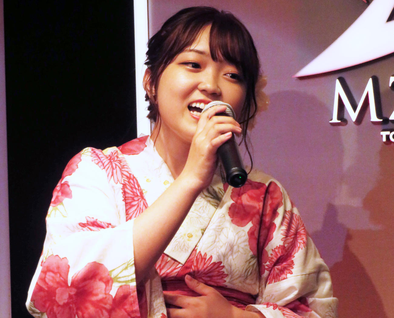 「舞乃空　ライブミーティング」で大先輩・松田聖子の「夏の扉」を歌う舞乃空（撮影・村上幸将）
