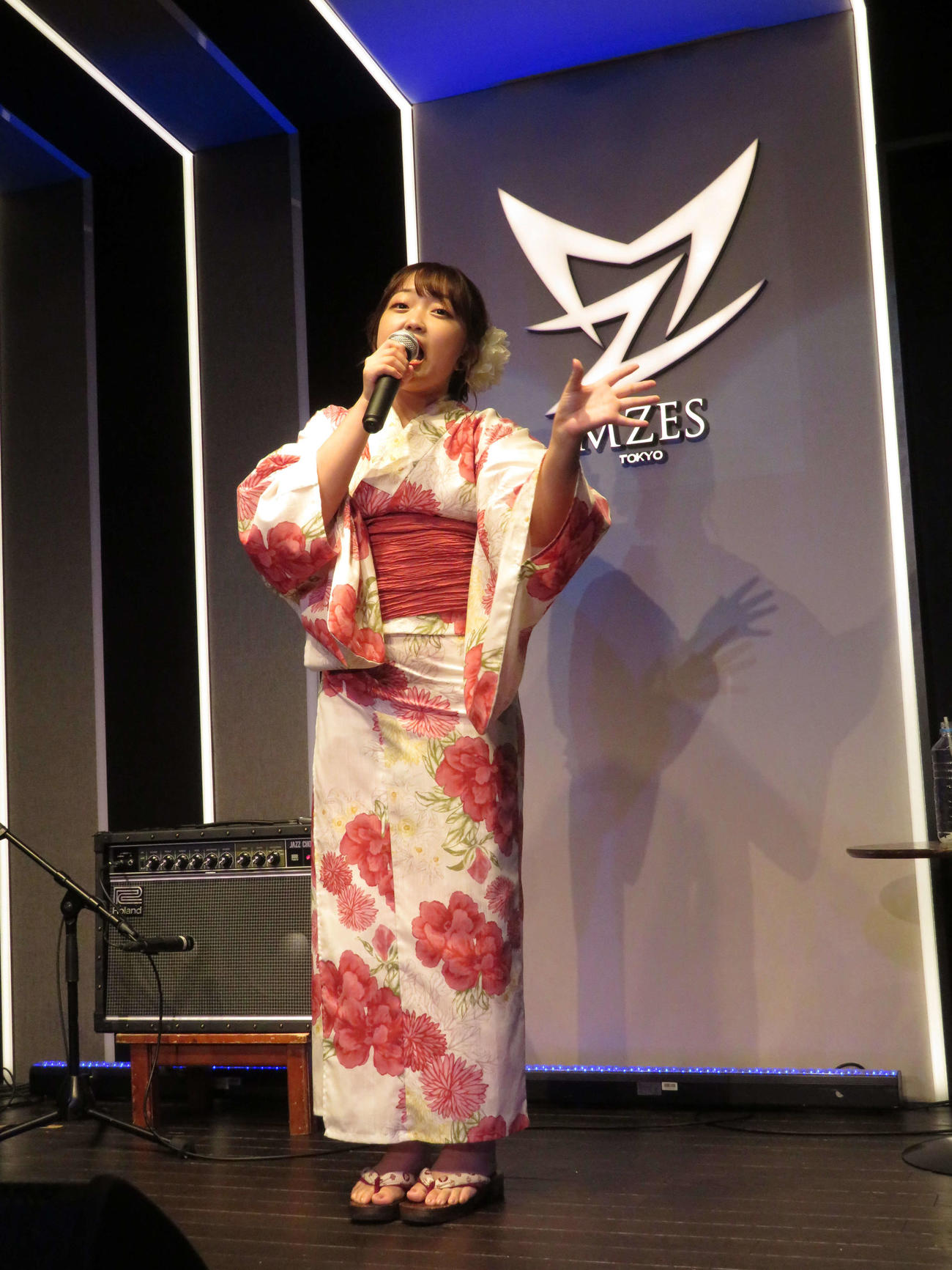 「舞乃空　ライブミーティング」で大先輩・松田聖子の「夏の扉」を歌う舞乃空（撮影・村上幸将）