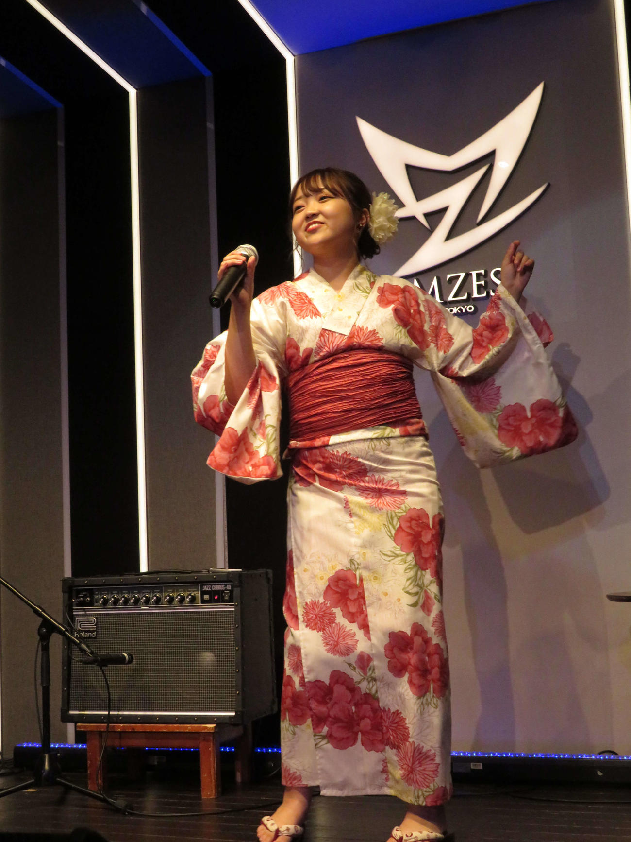 「舞乃空　ライブミーティング」で大先輩・松田聖子の「夏の扉」を歌う舞乃空（撮影・村上幸将）