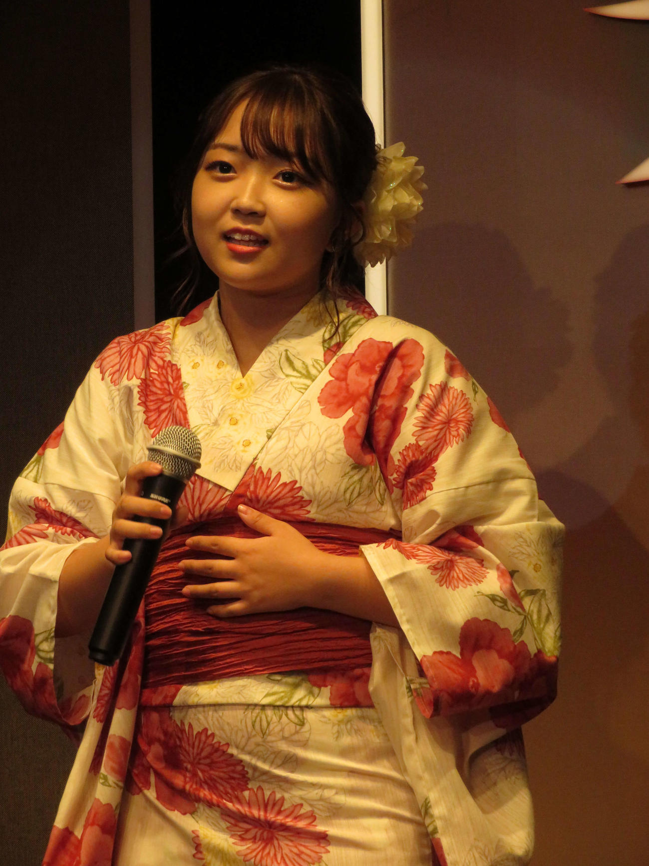 「舞乃空　ライブミーティング」で大先輩・松田聖子の「夏の扉」を歌い終えた舞乃空（撮影・村上幸将）