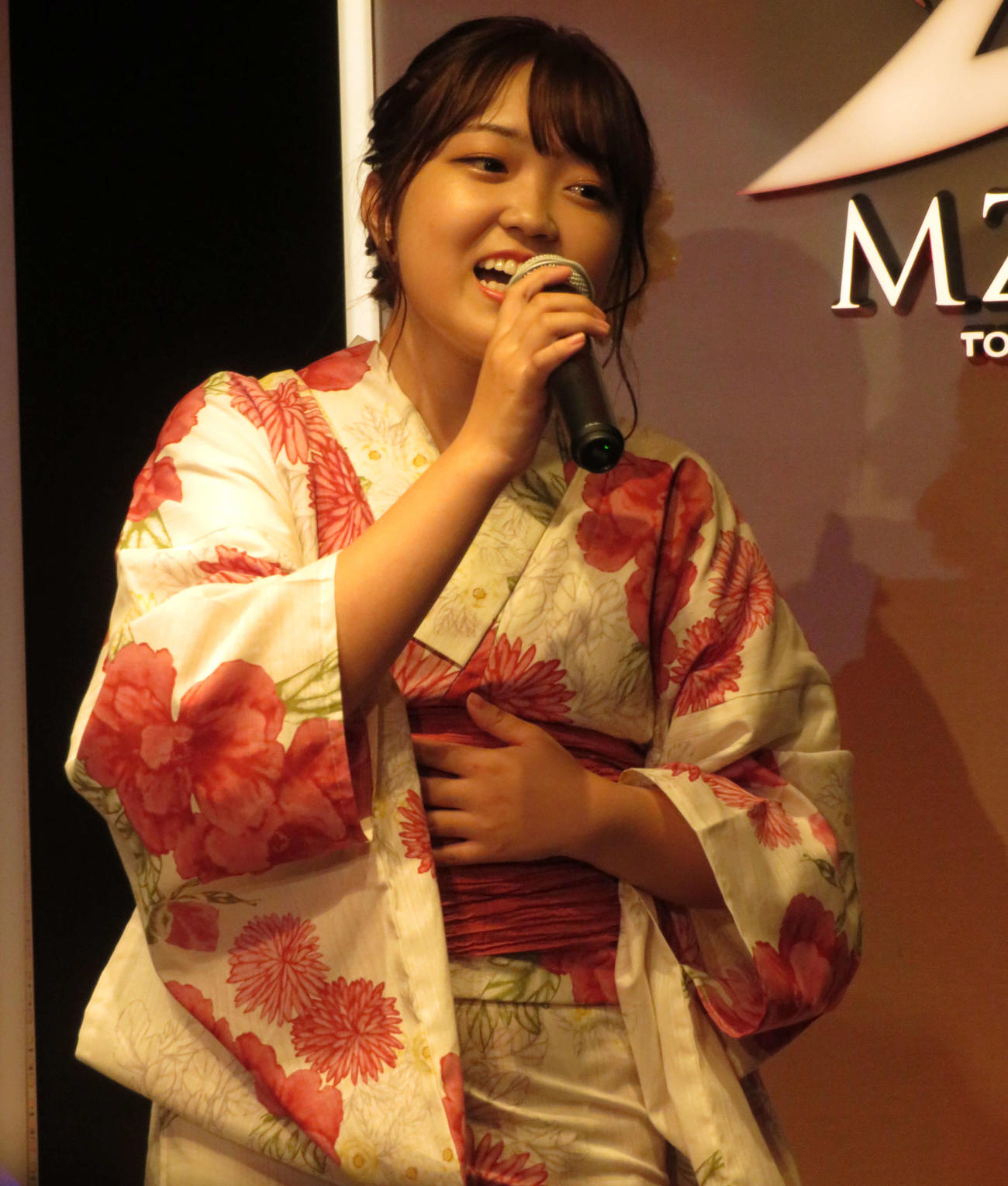 「舞乃空　ライブミーティング」で大先輩・松田聖子の「夏の扉」を歌う舞乃空（撮影・村上幸将）