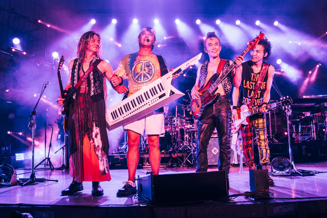 全国ツアーのアンコール公演を開催した男闘呼組　（C）AKI SANTIN