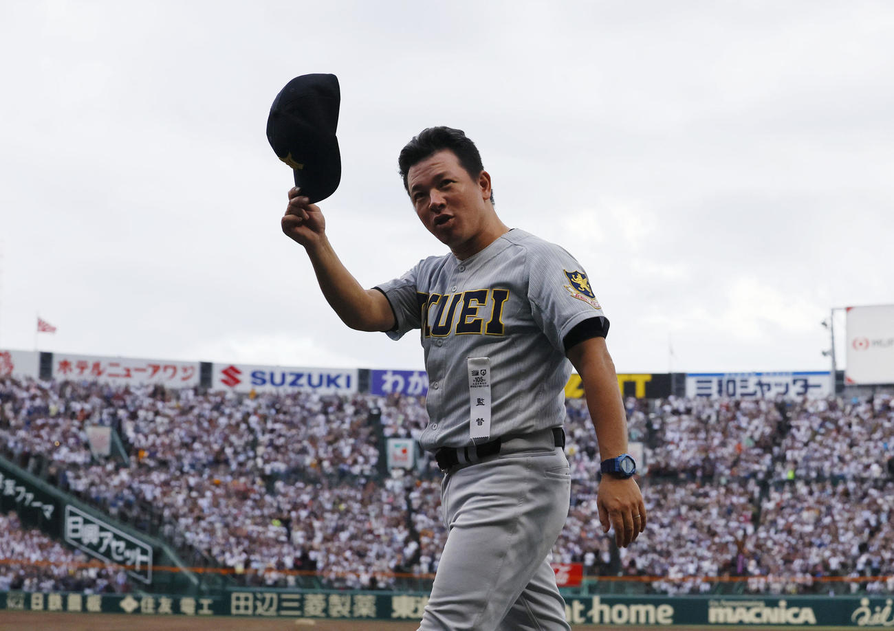 仙台育英・須江監督（2023年8月23日撮影）
