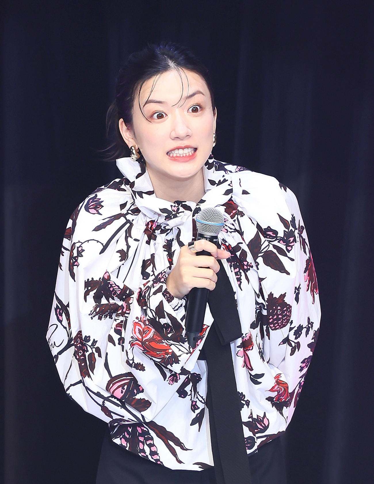 ファンに向かって変顔を披露する永野芽郁（撮影・足立雅史）