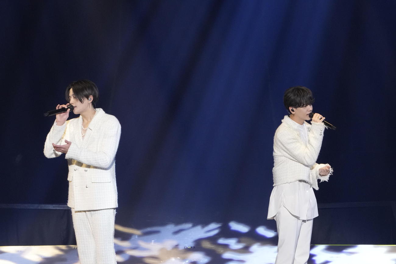 計6公演となった初の単独アリーナライブを完走したFANTASTICSボーカルの八木勇征（左）と中島颯太