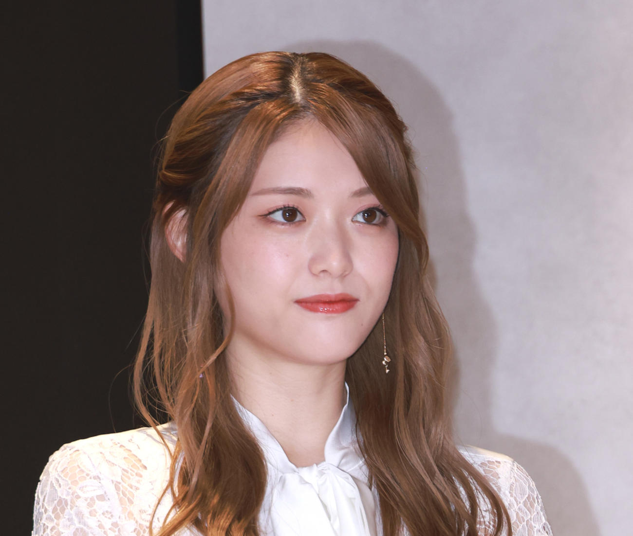 松村沙友理（2022年8月撮影）