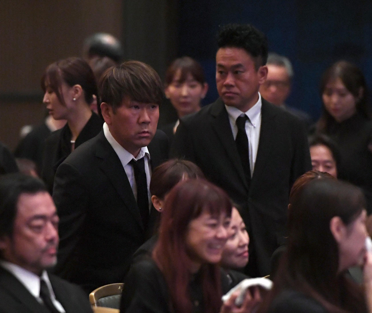 「夏まゆみ　魂に出会う会」に参列したFUJIWARAの藤本敏史（右）と宮川大輔（撮影・たえ見朱実）