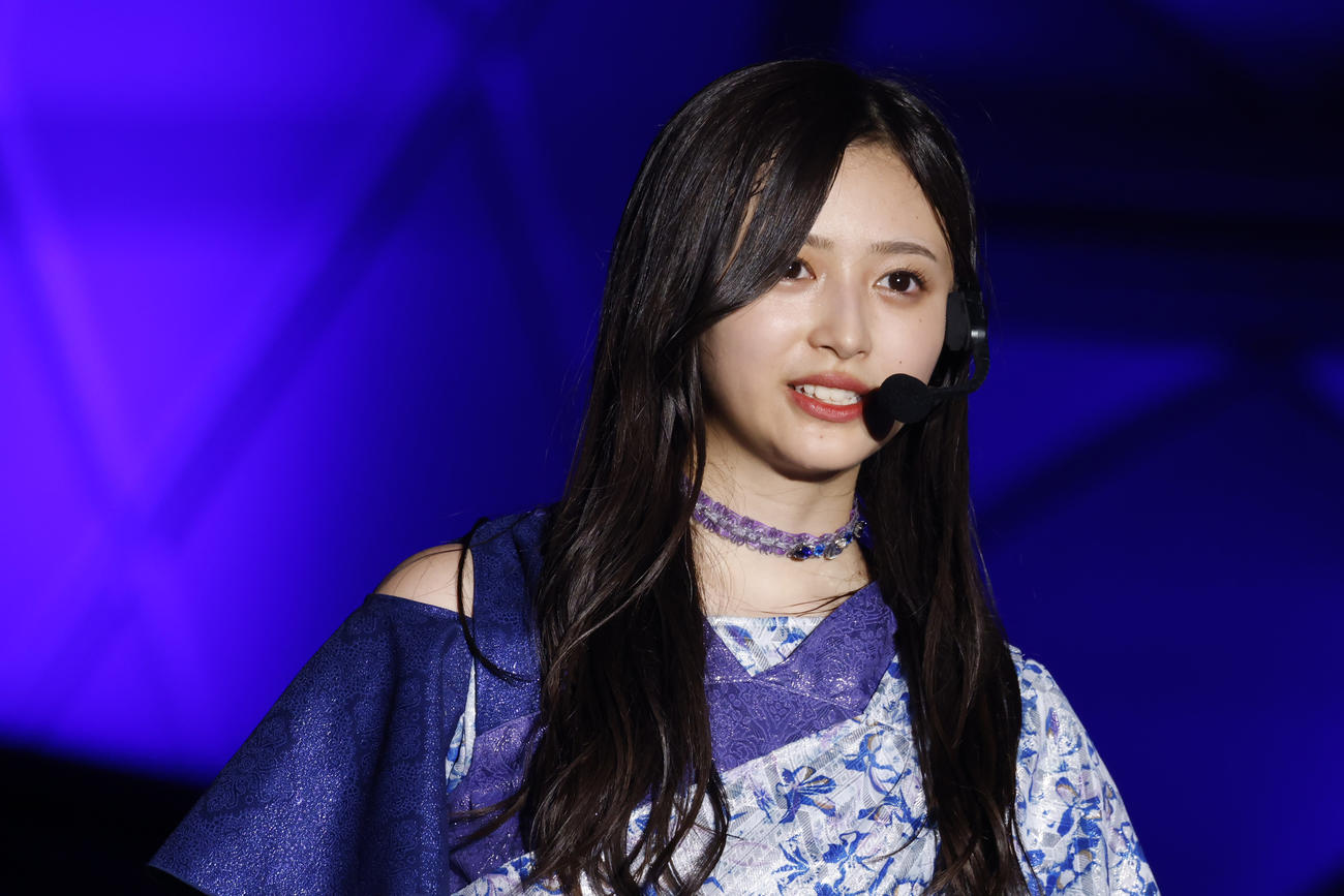 「真夏の全国ツアー2023」千秋楽でスピーチする井上和