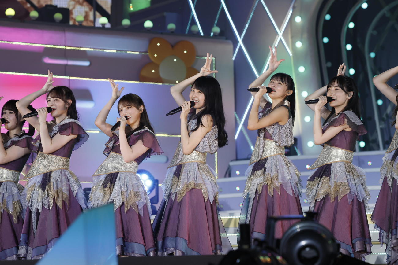 「真夏の全国ツアー2023」千秋楽でパフォーマンスする乃木坂46
