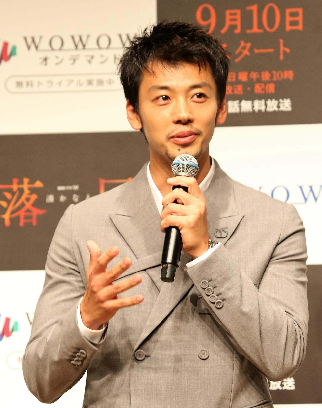 「連続ドラマW　湊かなえ『落日』」完成披露試写会に登壇する竹内涼真