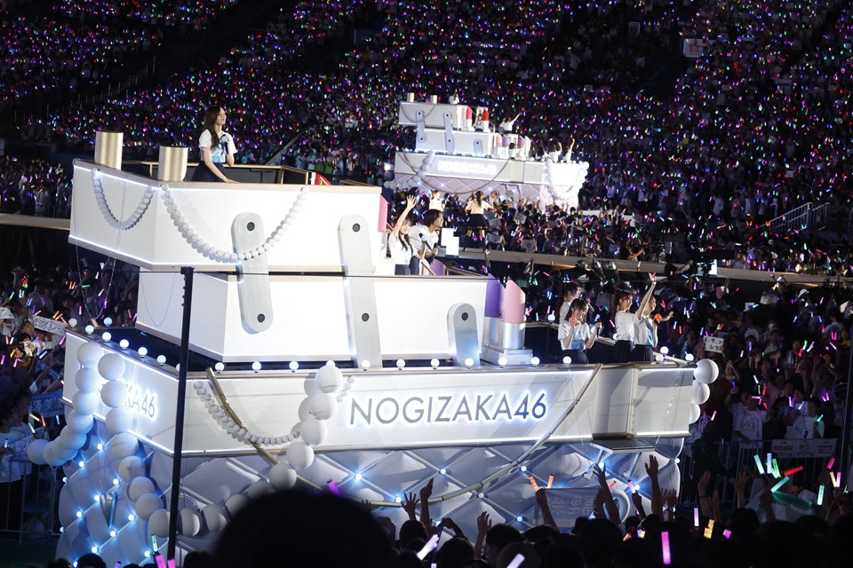 「真夏の全国ツアー2023」千秋楽でパフォーマンスする乃木坂46