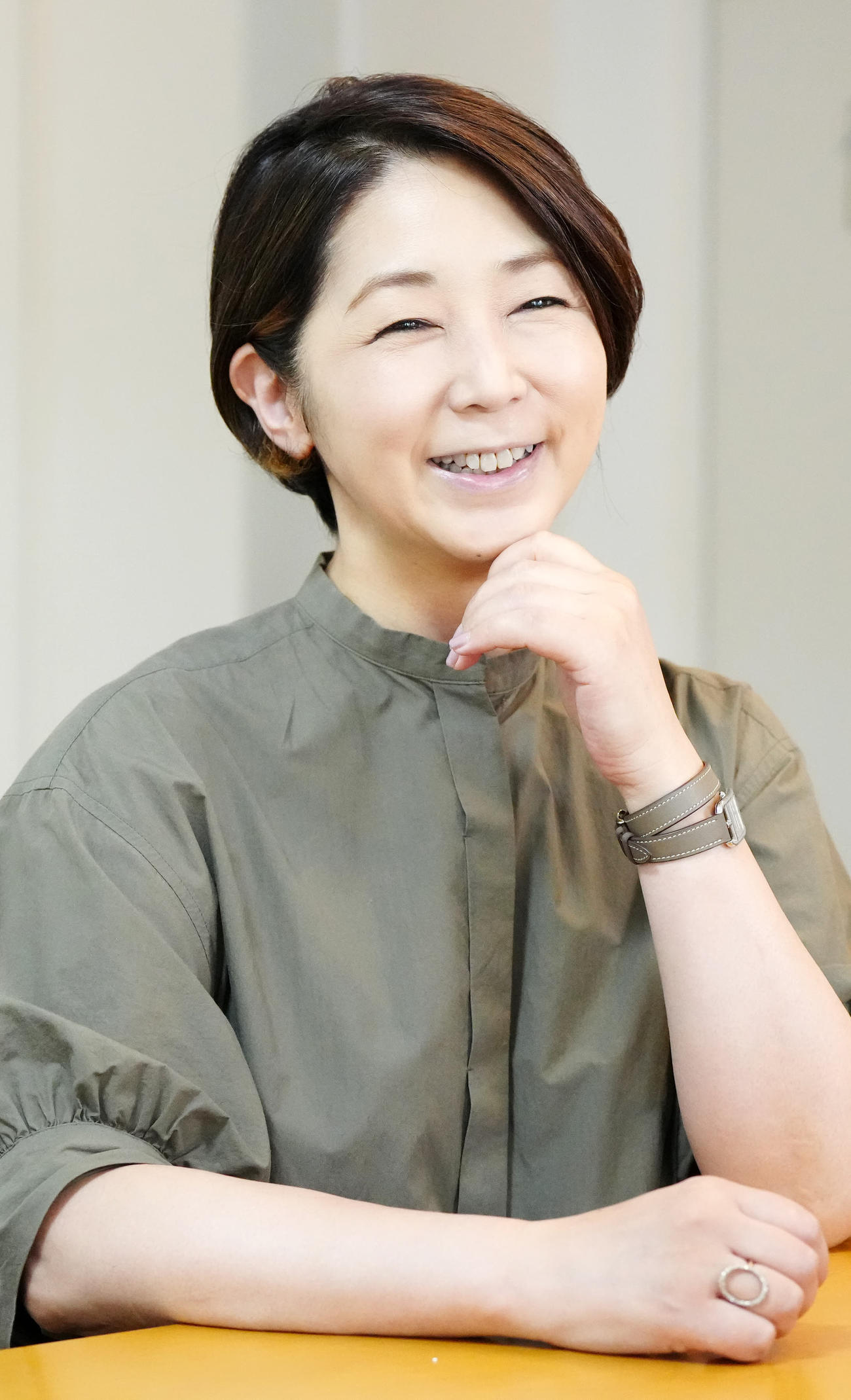 本紙インタビューに応じるフリーアナウンサーの中井美穂氏（撮影・江口和貴）