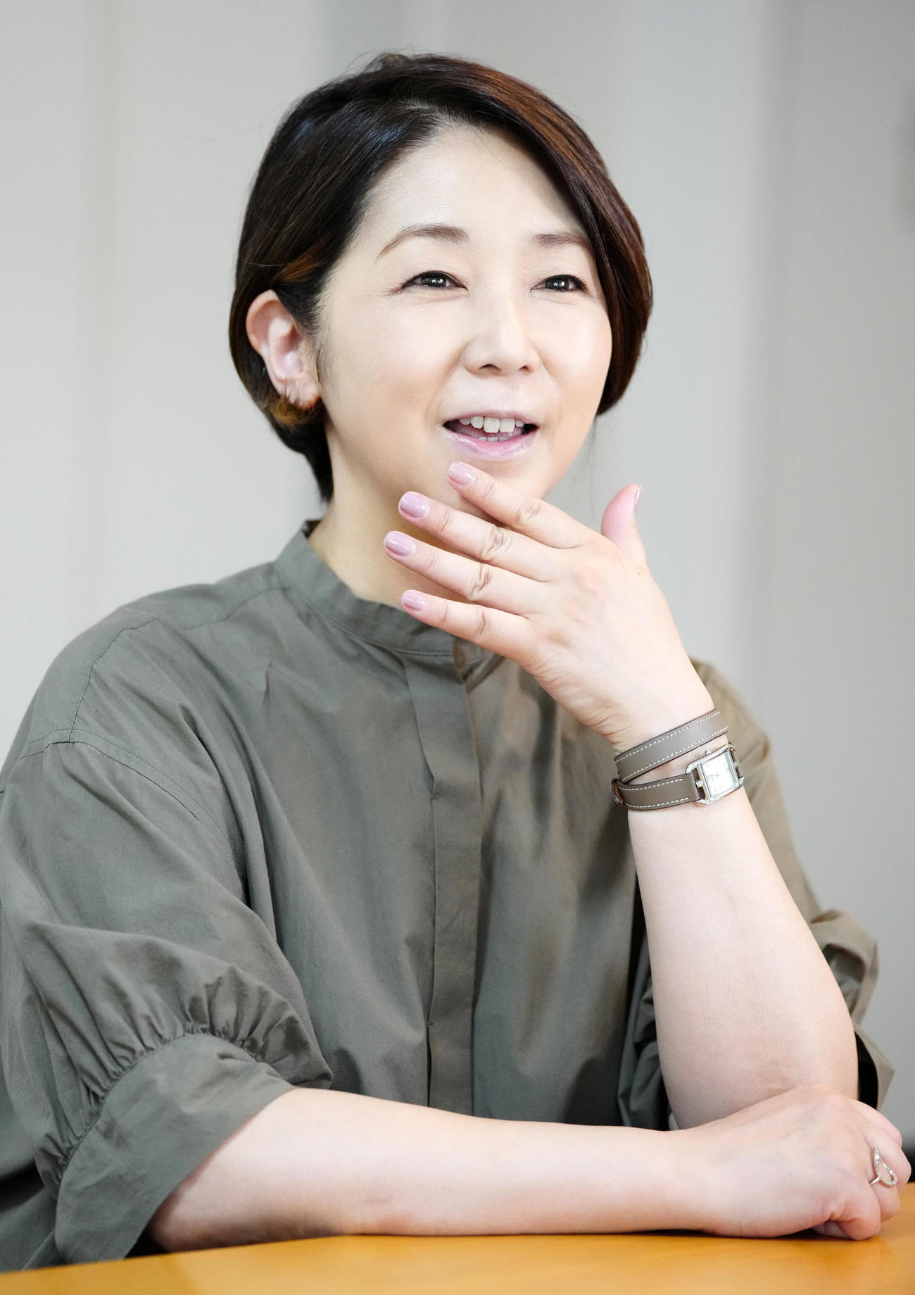 本紙インタビューに応じるフリーアナウンサーの中井美穂氏（撮影・江口和貴）