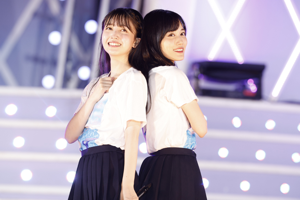 「真夏の全国ツアー2023」千秋楽でパフォーマンスする乃木坂46。久保史緒里（左）と山下美月