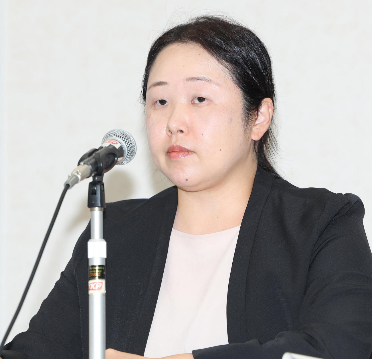 ジャニーズ事務所問題について会見する再発防止特別チームの斎藤梓氏（撮影・野上伸悟）