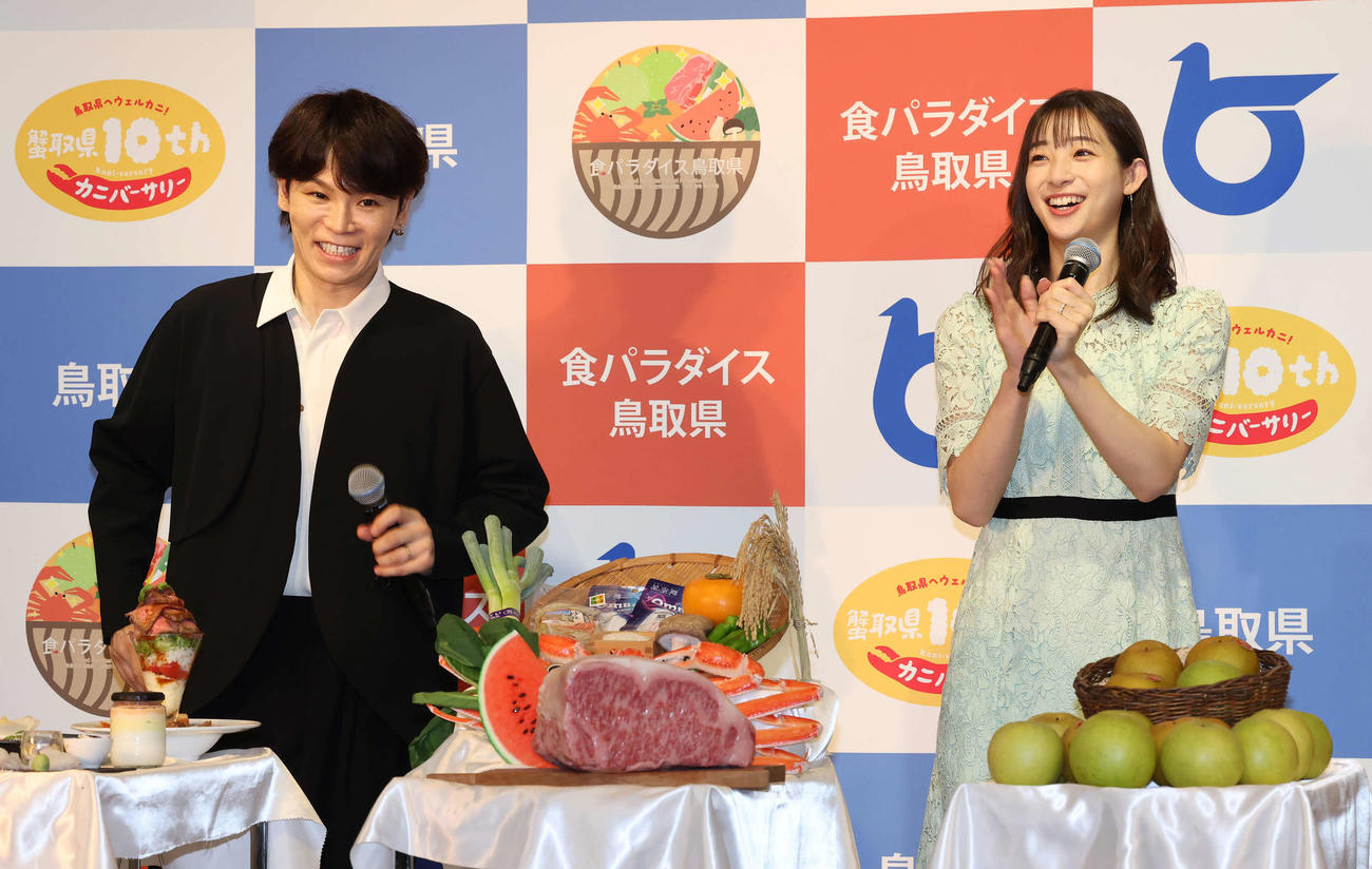 結婚後、初の夫婦でイベント出席した足立梨花、TATSUさん夫妻（撮影・丹羽敏通）
