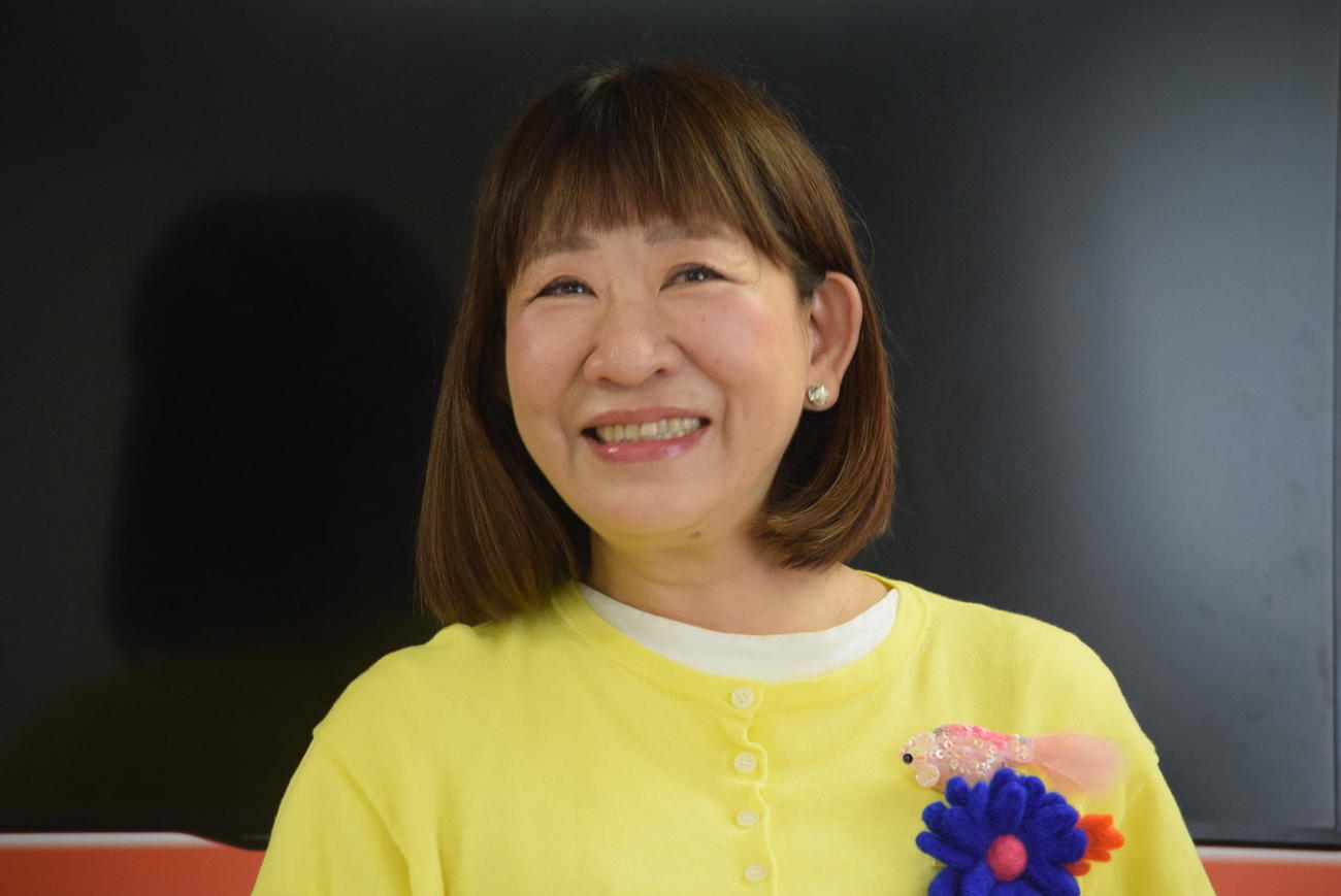 ぶさいく？千葉公平にホメられ笑顔の浅香あき恵（撮影・阪口孝志）