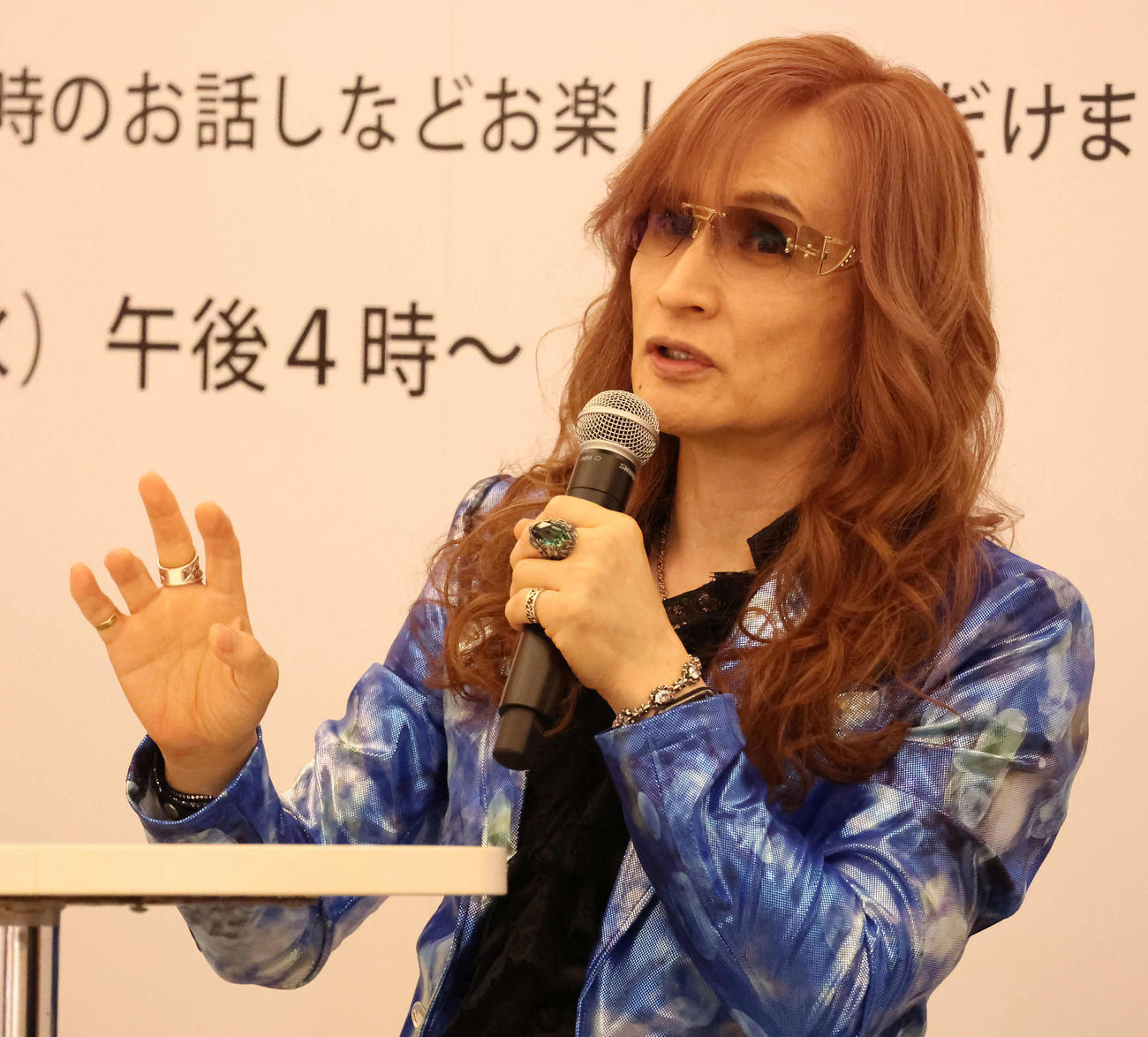 トークショーを行ったTHE ALFEEの高見沢俊彦（撮影・丹羽敏通）