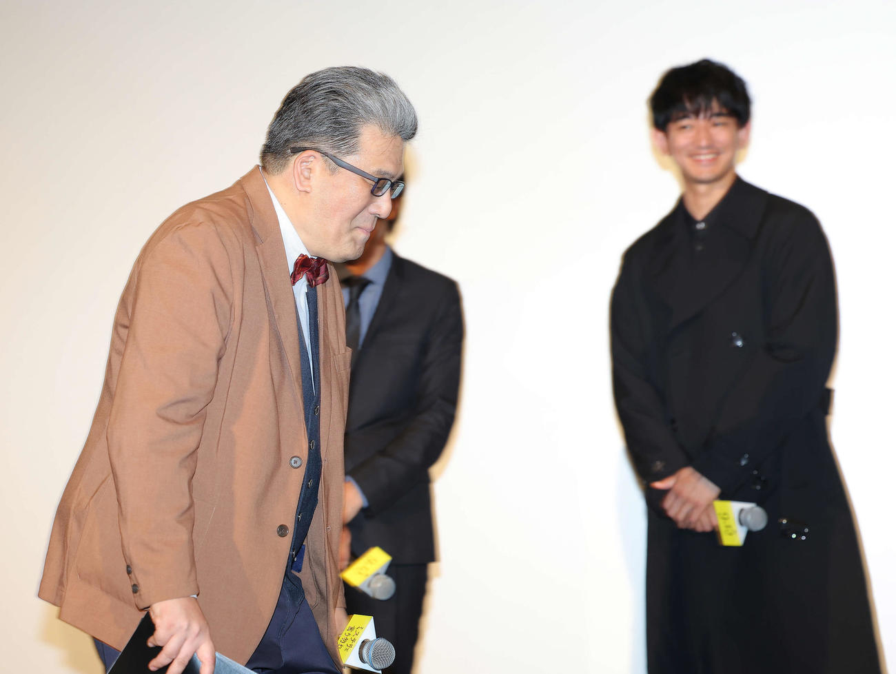 「ミステリと言う勿れ」完成披露舞台あいさつで、松下洸平を間違え松下幸之助とアナウンスしてしまう軽部アナ（撮影・河田真司）