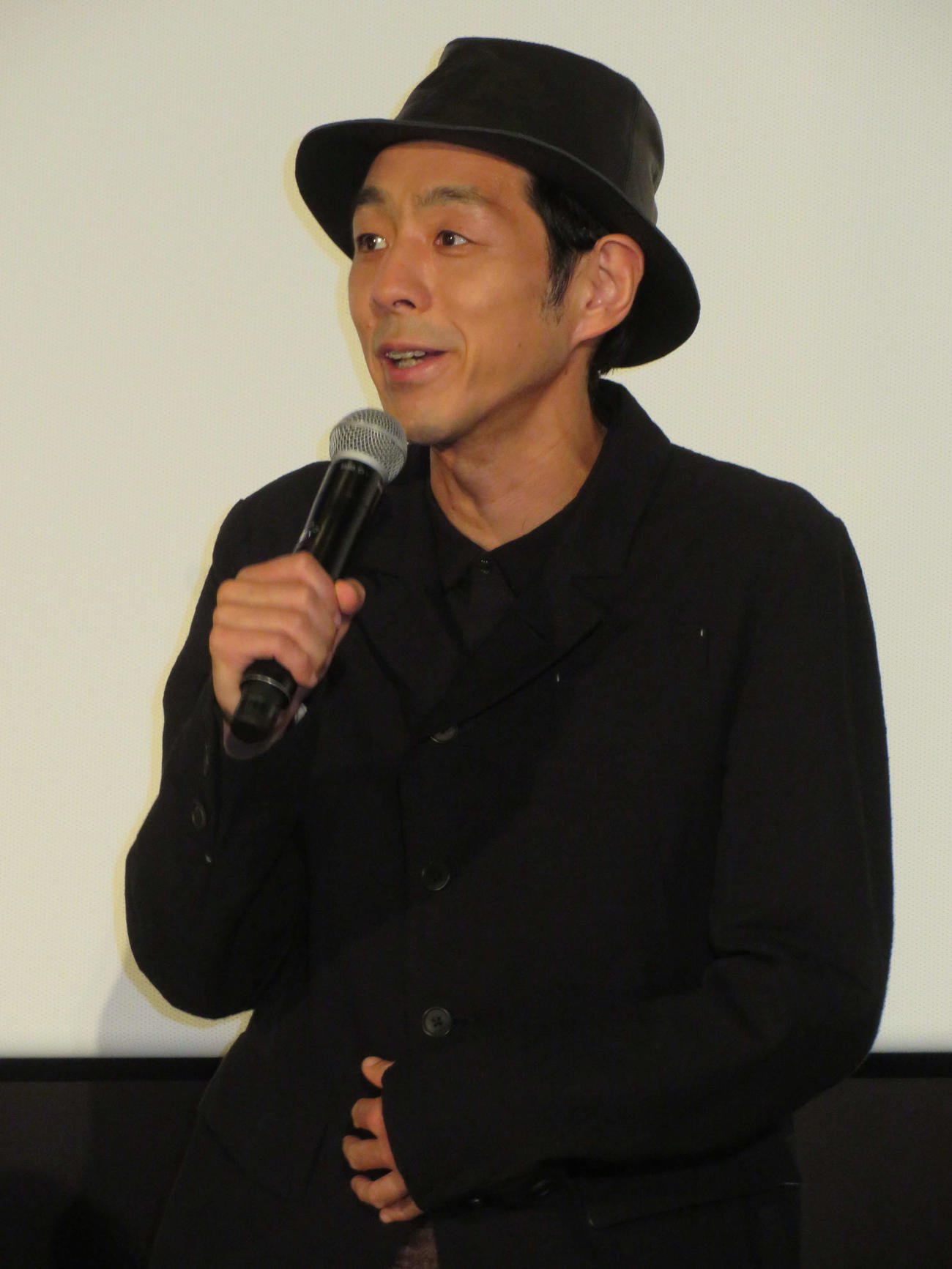 映画「こんにちは、母さん」初日舞台あいさつに登壇した宮藤官九郎（撮影・村上幸将）