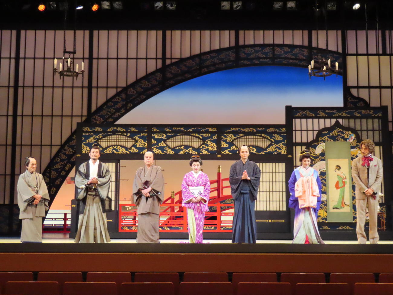 舞台「ふるあめりかに袖はぬらさじ」に出演する（左から）徳井優、山口馬木也、風間杜夫、大竹しのぶ、薮宏太、美村里江、前川泰之（撮影・横山慧）