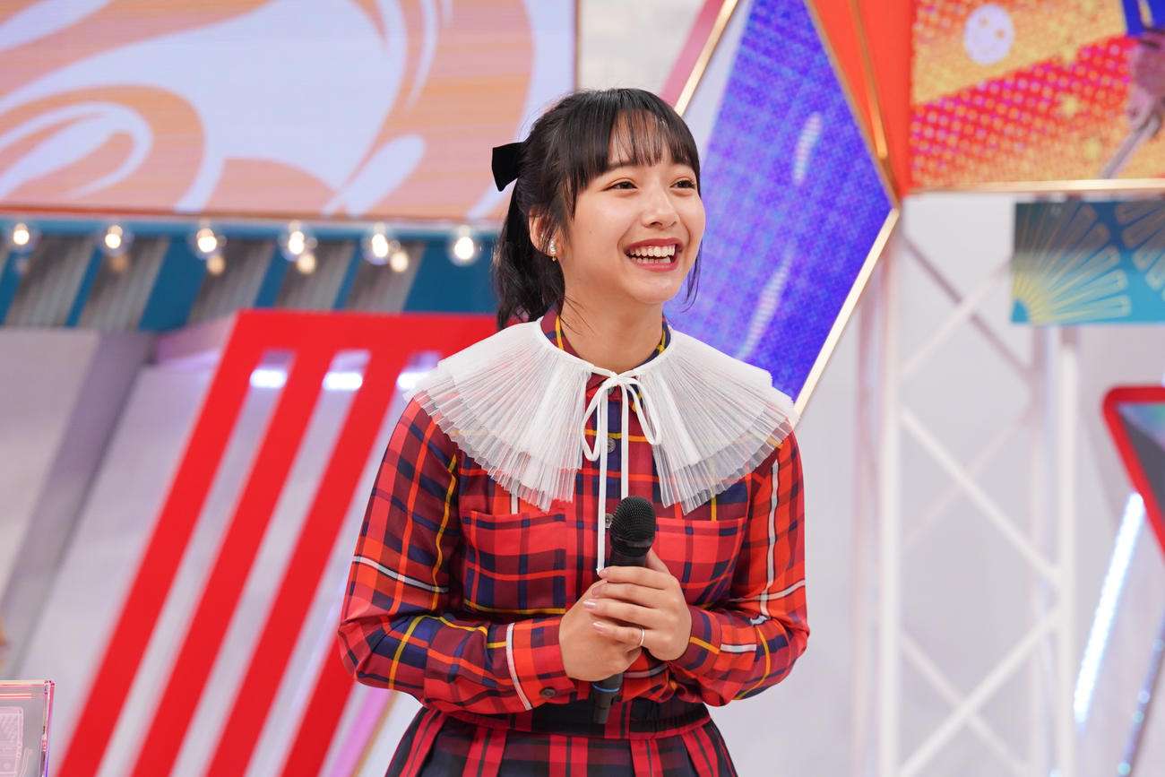 テレビ初MCに挑戦した山之内すず