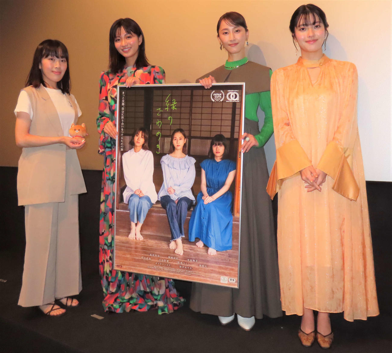 映画「緑のざわめき」初日舞台あいさつに出席した、左から夏都愛未監督、岡崎紗絵、松井玲奈、倉島颯良