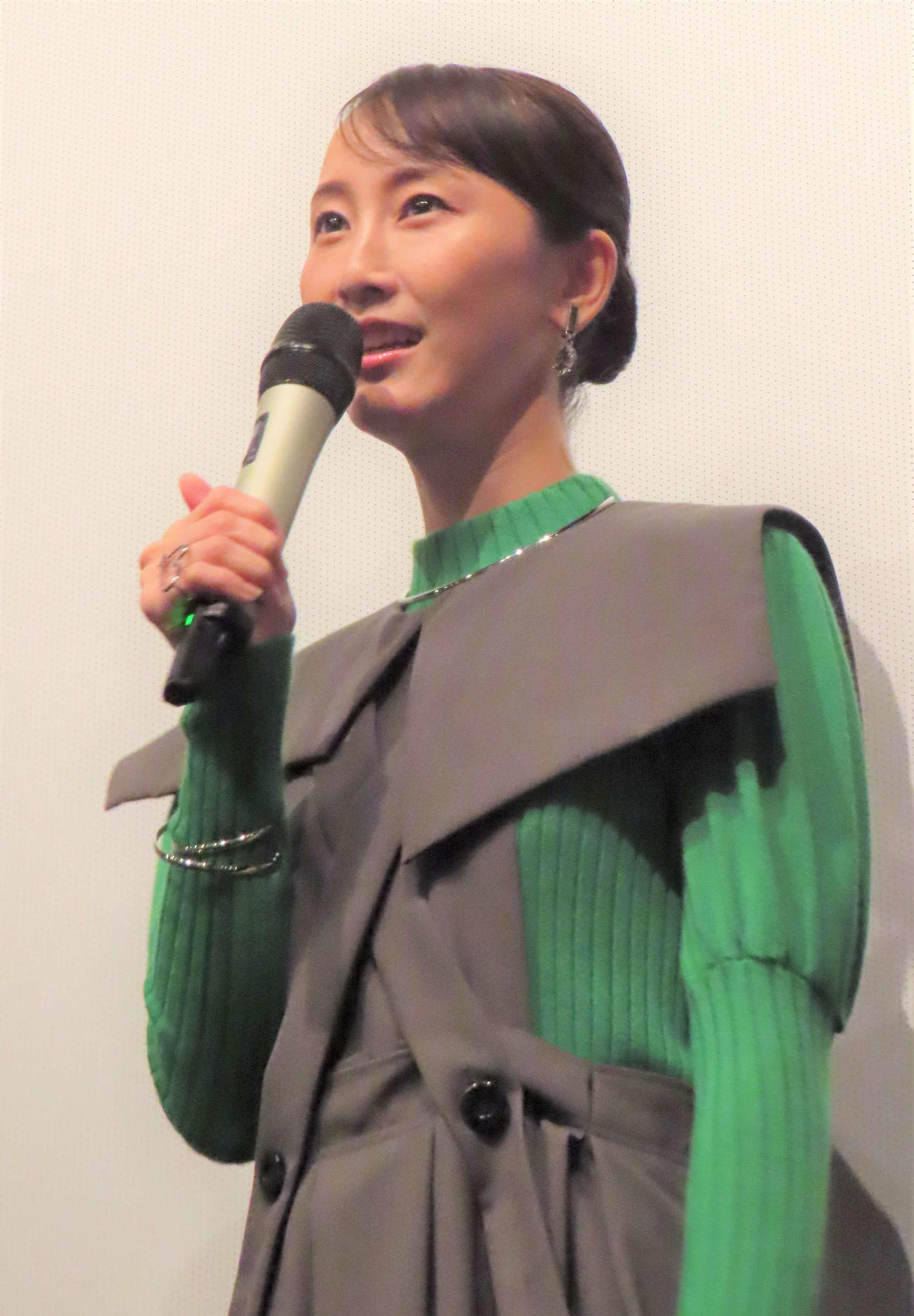 映画「緑のざわめき」初日舞台あいさつに出席した松井玲奈