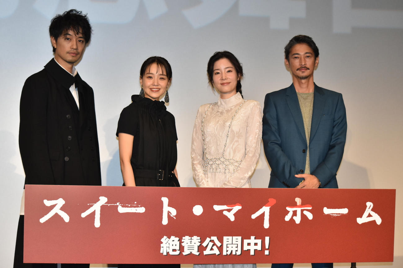 映画「スイート・マイホーム」公開記念舞台あいさつに登壇した、左から齊藤工、奈緒、蓮沸美沙子、窪塚洋介