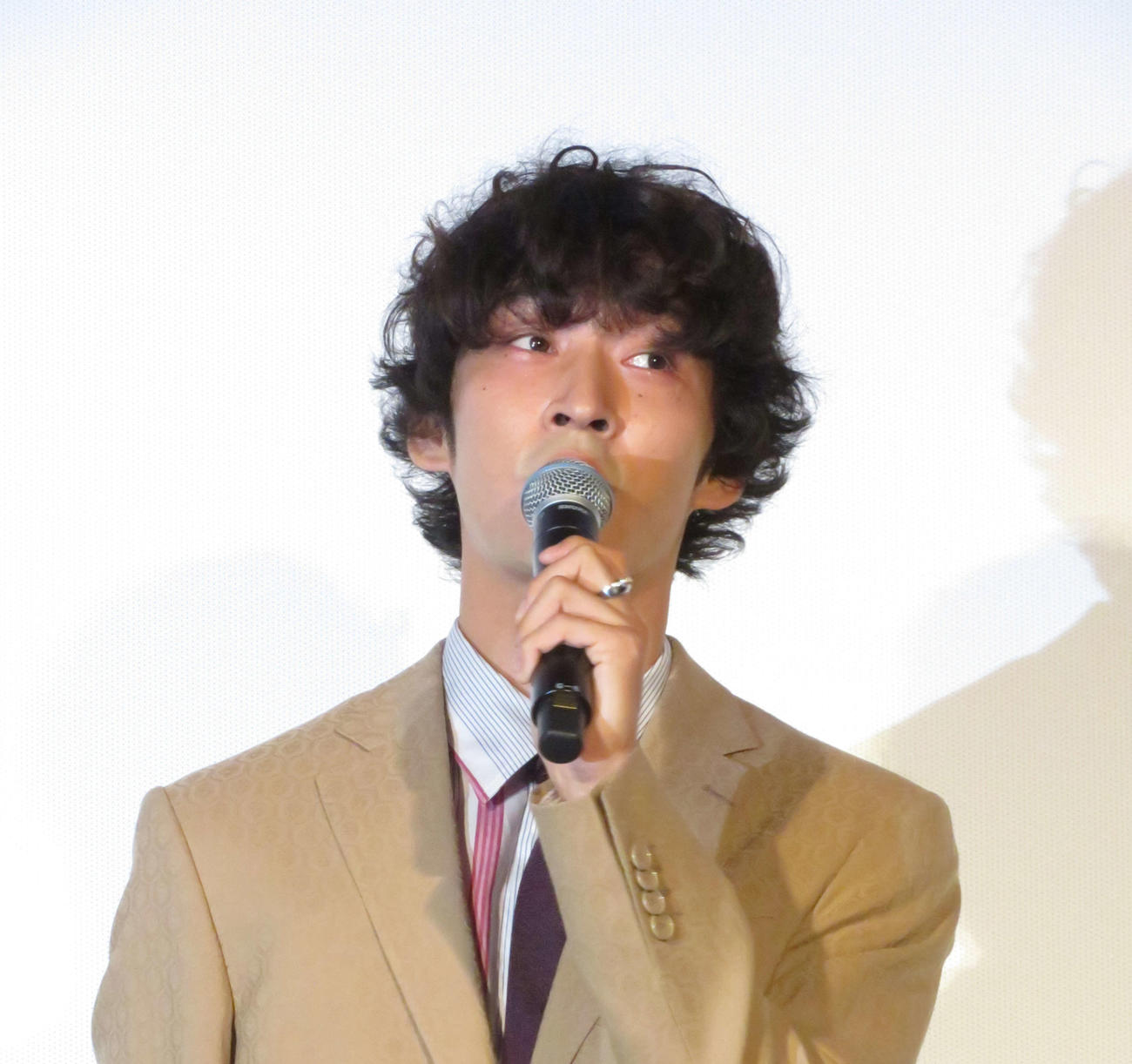 映画「夜が明けたら、いちばんに君に会いにいく」公開記念舞台あいさつに登壇した上杉柊平（撮影・村上幸将）