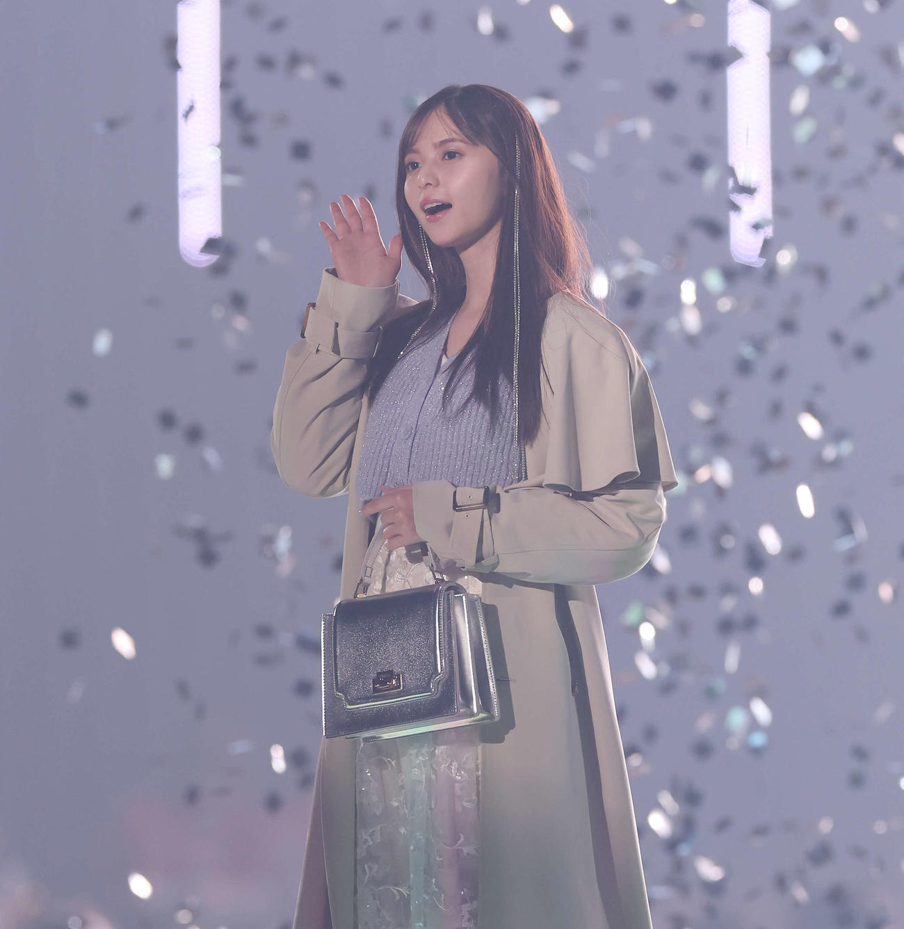 「東京ガールズコレクション」で投げキッスする齋藤飛鳥（撮影・宮地輝）