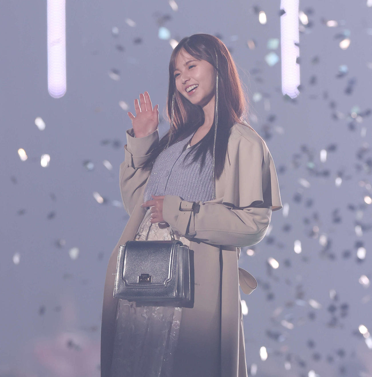 「東京ガールズコレクション」で投げキッスする齋藤飛鳥（撮影・宮地輝）