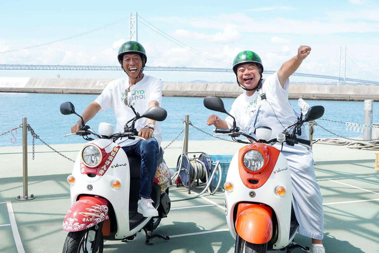 テレビ東京系バラエティー「出川哲朗の充電させてもらえませんか？」に5年ぶりに出演する明石家さんま（左）と出川哲朗（C）テレビ東京