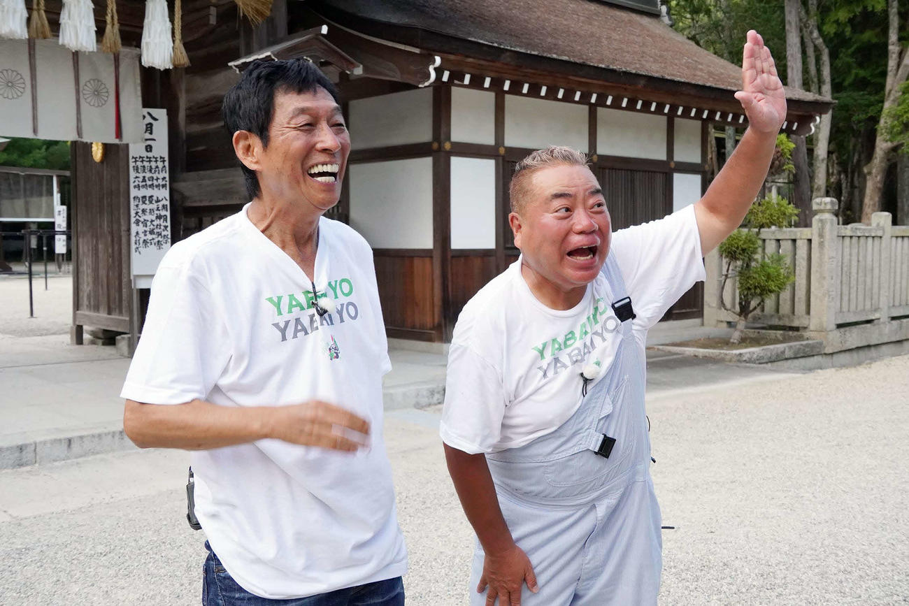 テレビ東京系バラエティー「出川哲朗の充電させてもらえませんか？」に5年ぶりに出演する明石家さんま（左）と出川哲朗（C）テレビ東京