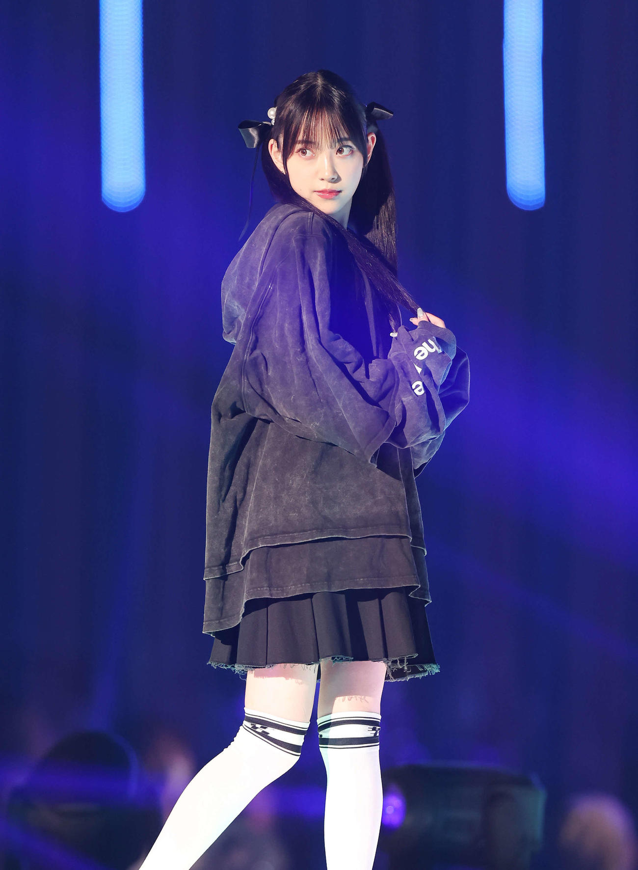 ランウエーでポーズを決める堀未央奈（撮影・宮地輝）