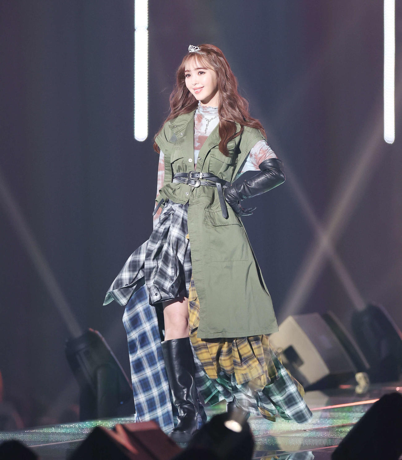 「東京ガールズコレクション」でランウエーを歩く藤田ニコル（撮影・宮地輝）