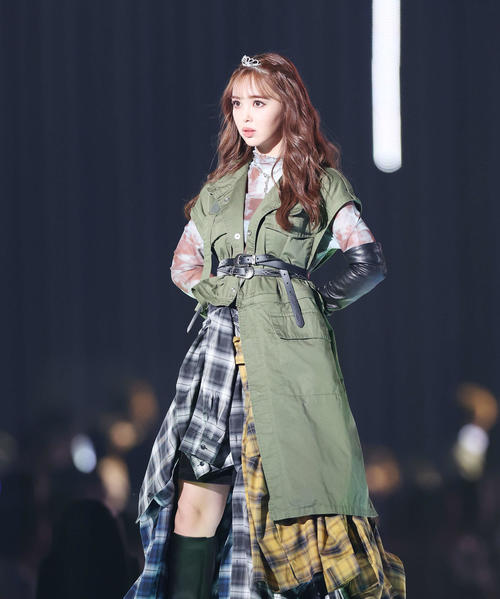 「東京ガールズコレクション」でポーズを決める藤田ニコル（撮影・宮地輝）