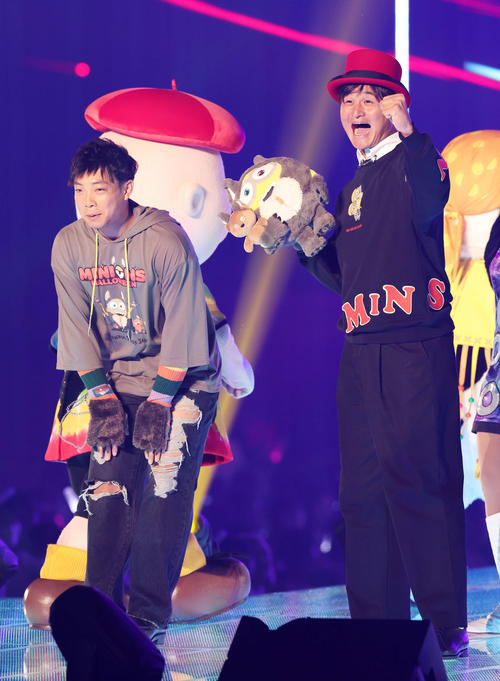 「東京ガールズコレクション」に登場したティモンディ前田裕太（左）と高岸宏行（撮影・宮地輝）