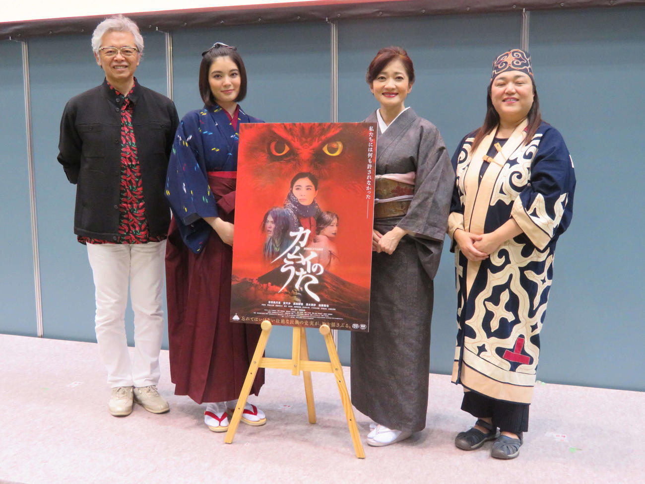 映画「カムイのうた」トークイベントに登壇した、左から菅原浩志監督、吉田美月喜、島田歌穂、木原仁美氏（撮影・村上幸将）