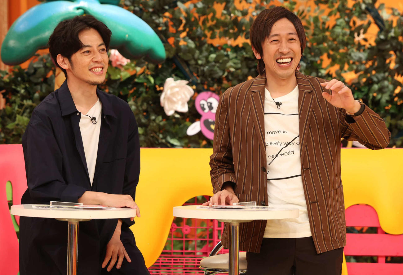 「深夜のハチミツ」に出演するキングコングの西野亮廣（左）、梶原雄太（C）フジテレビ