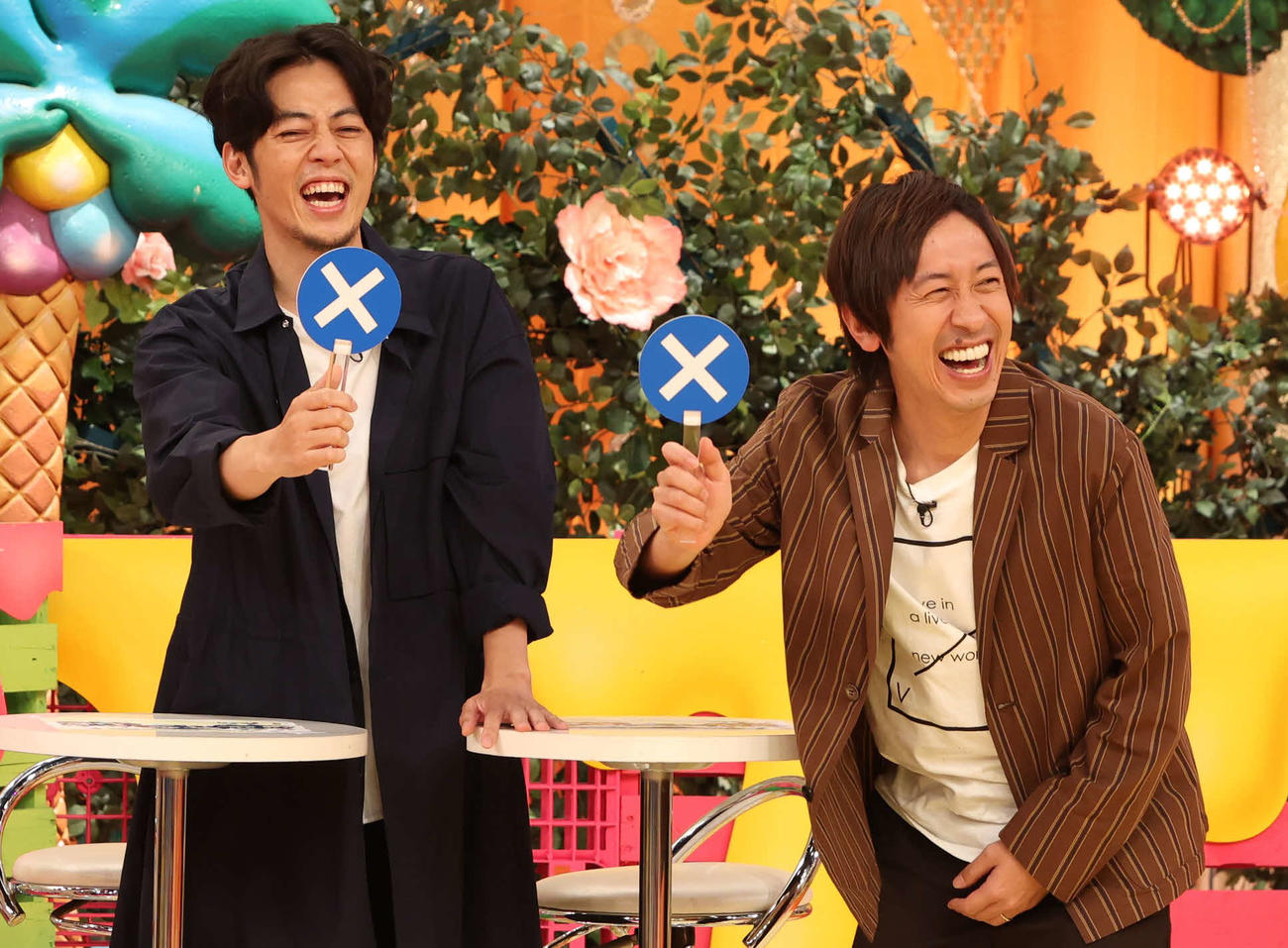 「深夜のハチミツ」に出演するキングコングの西野亮廣（左）、梶原雄太（C）フジテレビ