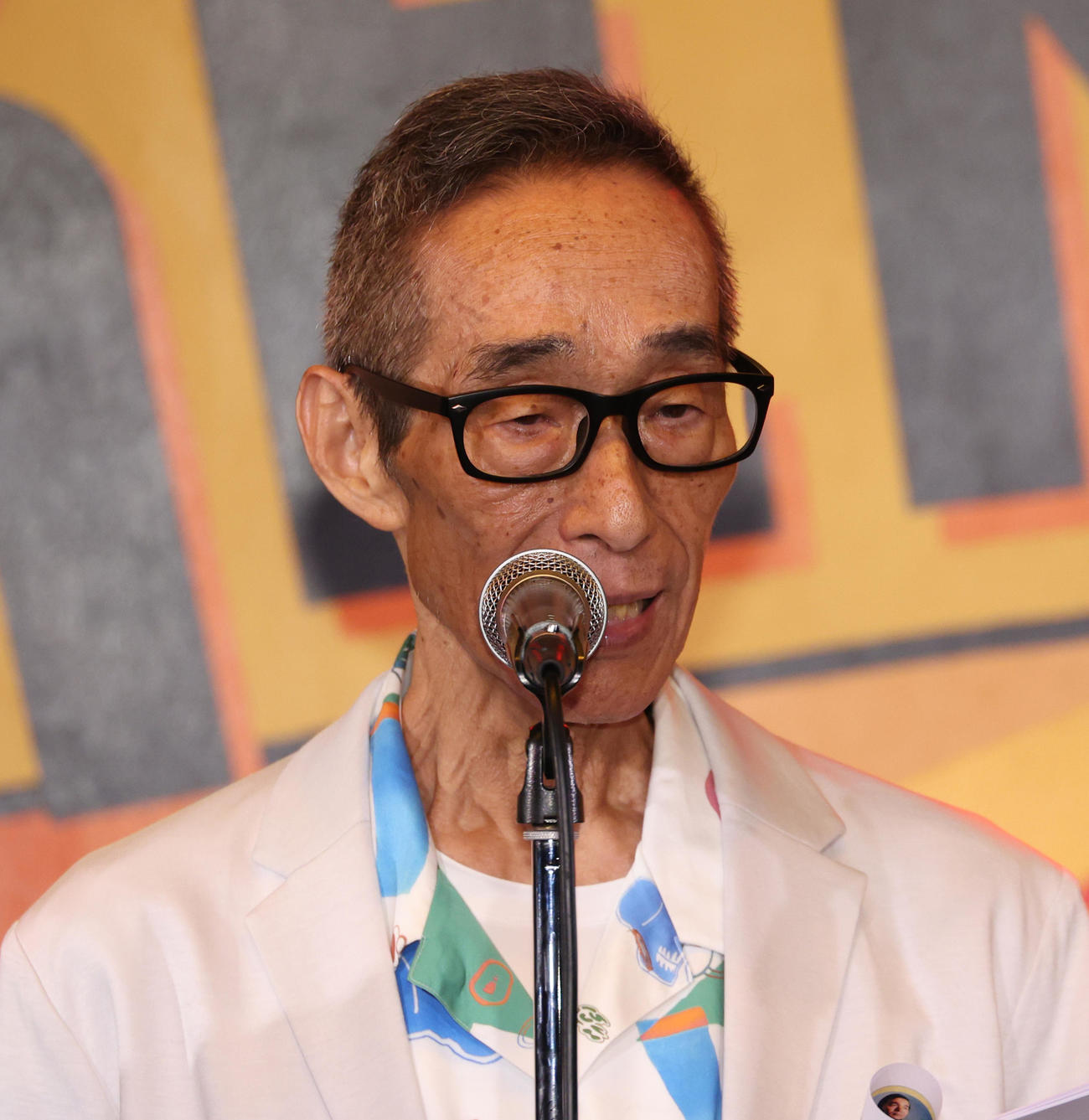 昭和歌謡音楽時代のステージを繰り広げたビリーバンバン菅原進（撮影・中島郁夫）
