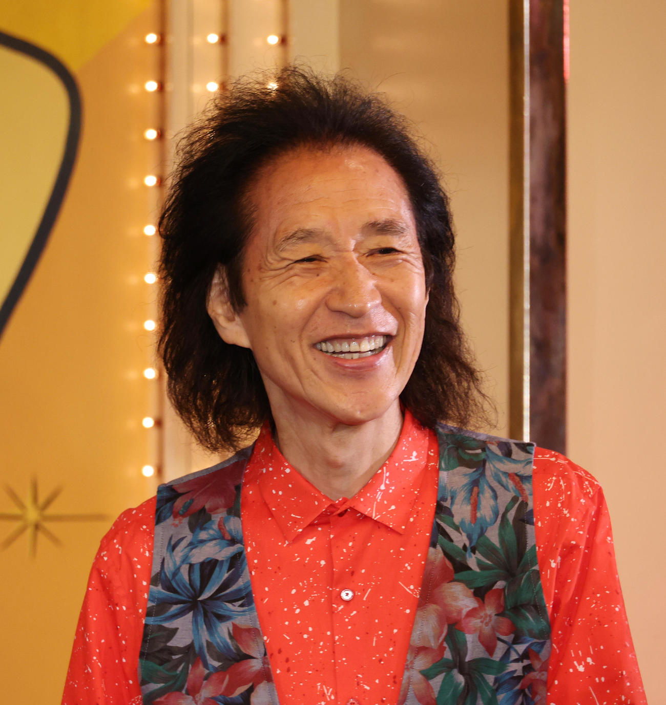 昭和歌謡音楽時代のステージを繰り広げた夏木ゆたか（撮影・中島郁夫）
