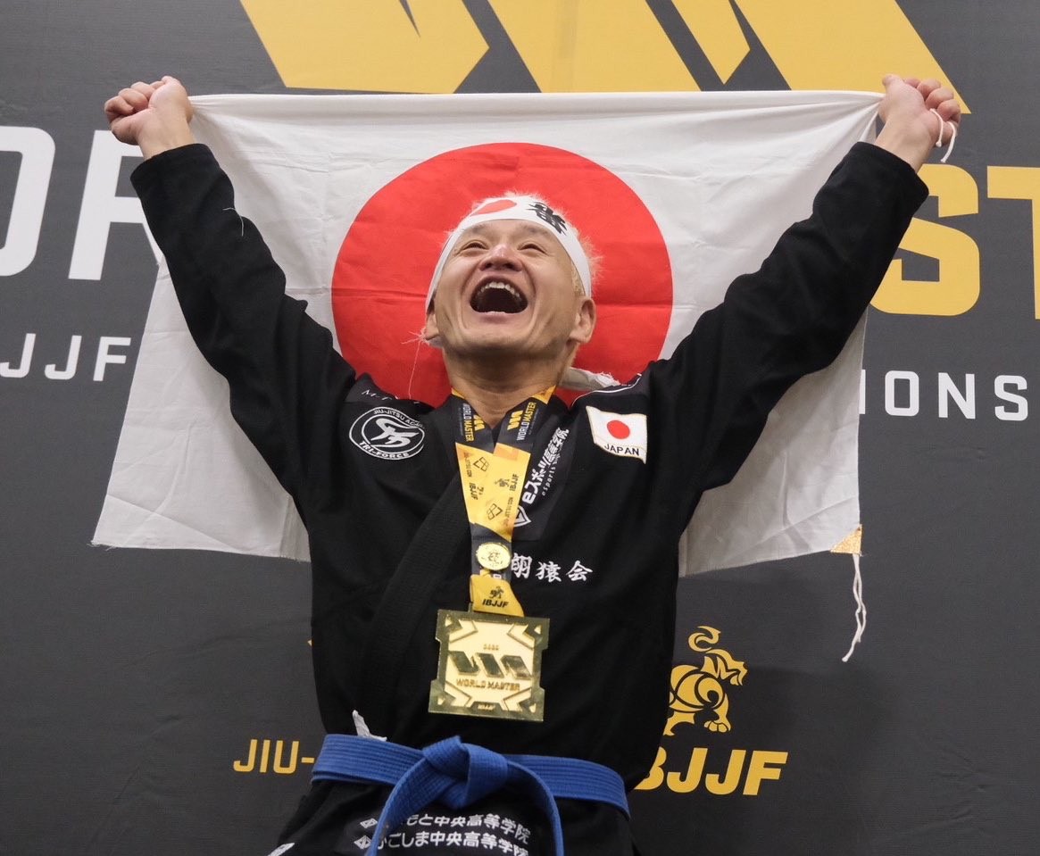 「ワールドマスター柔術選手権」マスター4青帯ライト級の部で優勝したガリットチュウ福島善成（本人Xから）