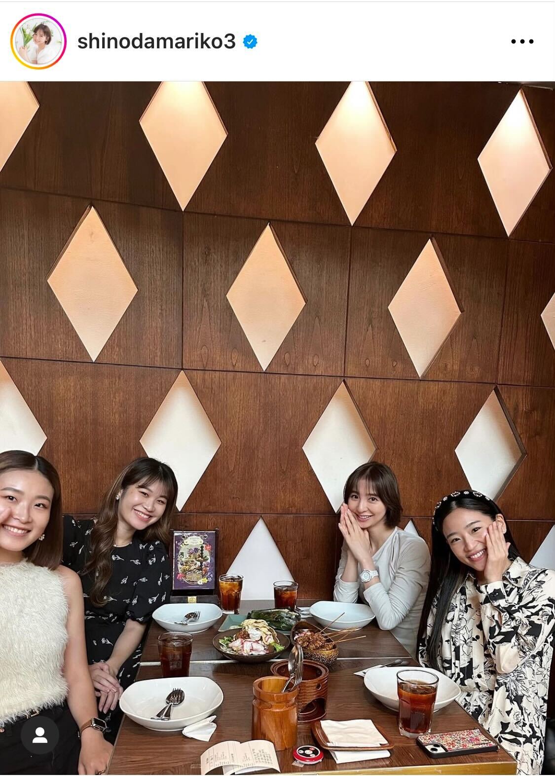 「夏の思い出」を投稿した篠田麻里子（篠田麻里子のインスタグラムから）
