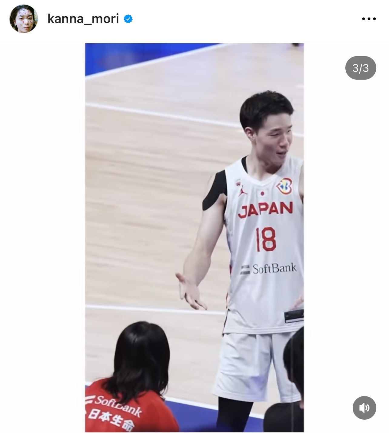 客席の森カンナを見つけ、驚く馬場雄大（森カンナのインスタグラムから）